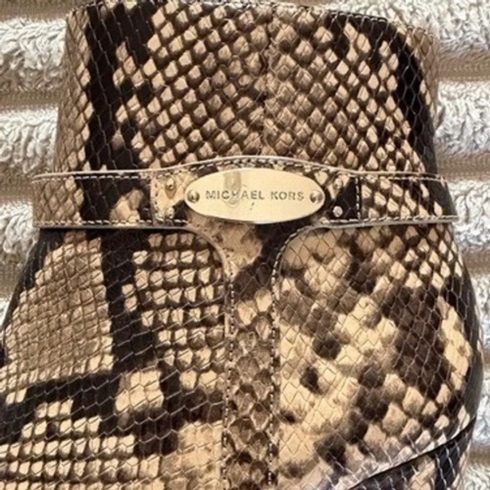 MICHAEL Michael Kors Finley Snakeskin-Print Ankle Booties. Size 7.5m